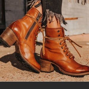 TAN CAVALIER FREEBIRD SIZE 11